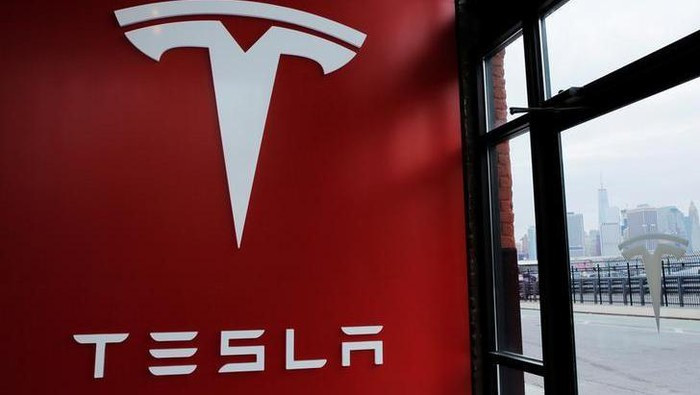 Mobil Tesla Tanpa Sopir Tewaskan 2 Orang, Polisi AS Minta Data Kecelakaan
