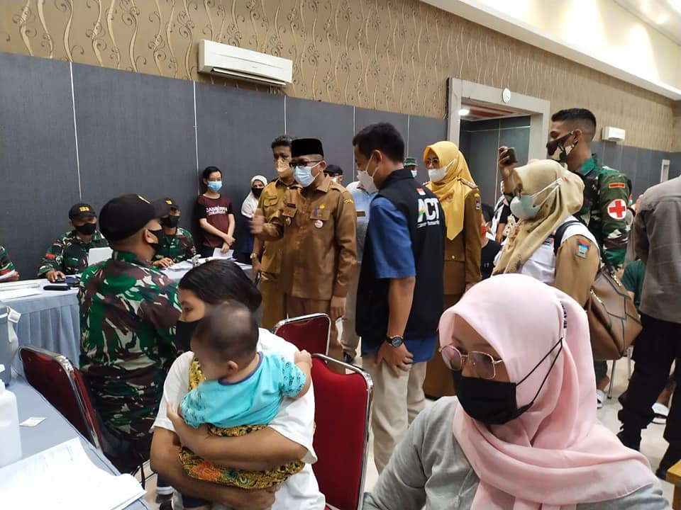 Capaian Vaksinasi di Padang Dekati 45 Persen, Target 10 Ribu Warga Sehari