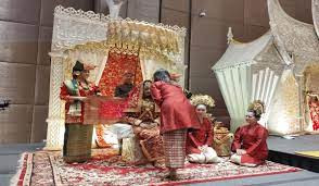 77 Persen Orang Padang Memilih Menggelar Pernikahan Secara Tradisional