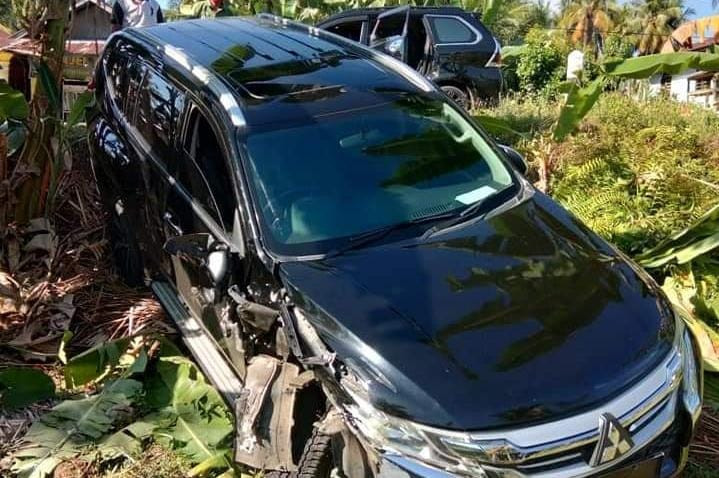 Terlibat Kecelakaan, Mobil Dinas Wakil Bupati Agam Masuk ke Kebun Pisang