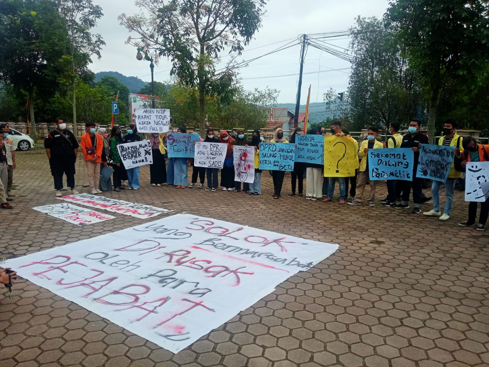 Puluhan Mahasiswa Unjuk Rasa di DPRD Kabupaten Solok, Ini 6 Poin Tuntutannya
