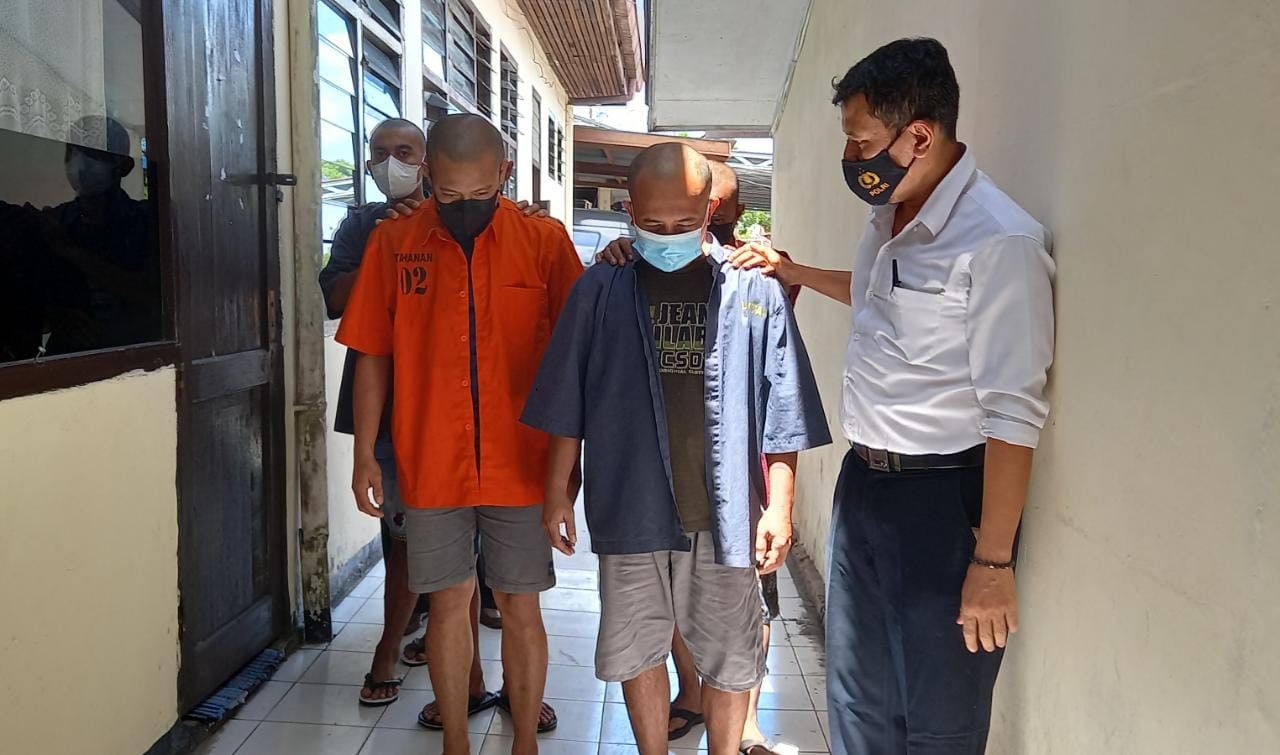 Komplotan Karyawan Sekongkol Curi Kerupuk, Pemilik Toko Rugi Belasan Juta