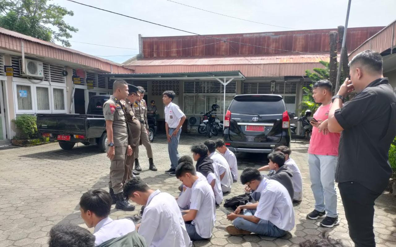 Nongkrong di Warung Saat Jam Belajar, 13 Pelajar di Padang Dijaring Satpol PP