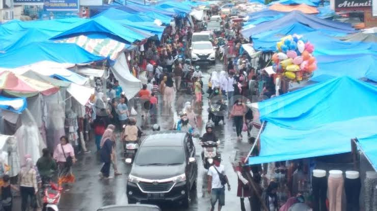Zona Kumuh di Pasar Raya Padang Kian Menjamur