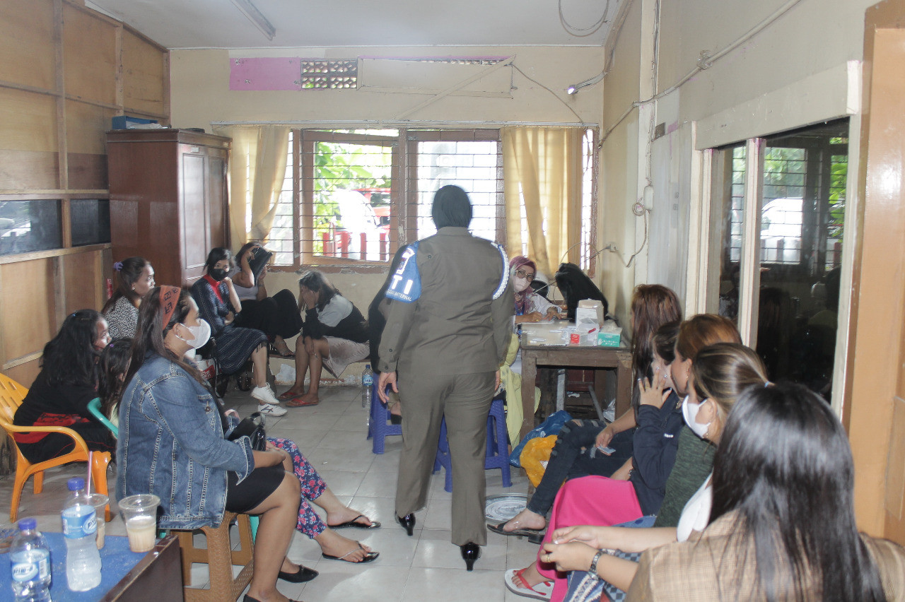 Belasan Wanita Pemandu Karaoke di Padang Dijaring Satpol PP