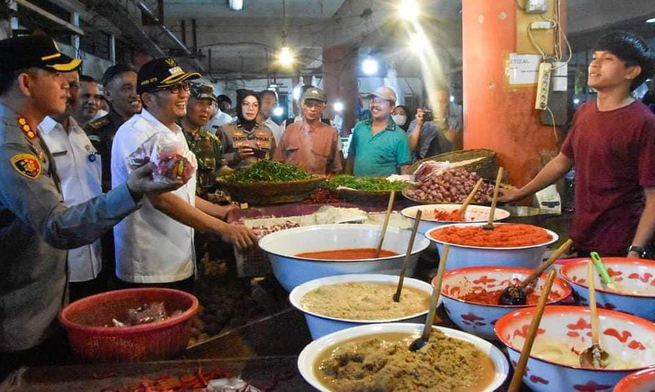Tinjau Harga Sembako di Pasar Raya Padang, Wako Hendri: Relatif Stabil