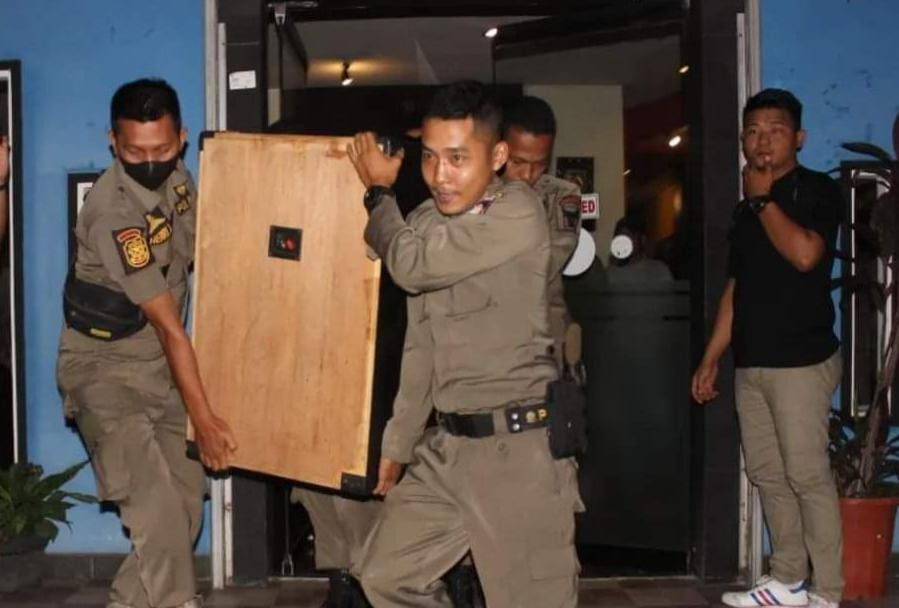 Satpol PP Temukan Kelab Malam Lewati Batas Jam Operasional di Padang
