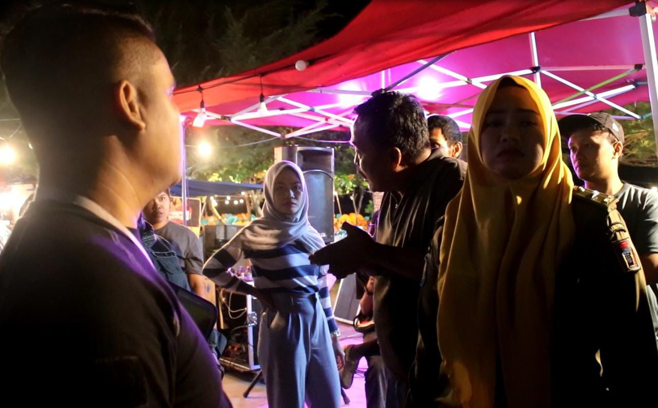 Satpol PP Tegur Pemilik Kafe di Pantai Padang yang Gelar Live Music hingga Larut Malam