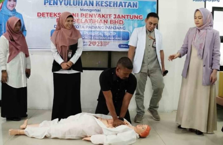 Dokter Dian Puspita Fadly Beri Penyuluhan Kesehatan Jantung di RSUD Padang Panjang