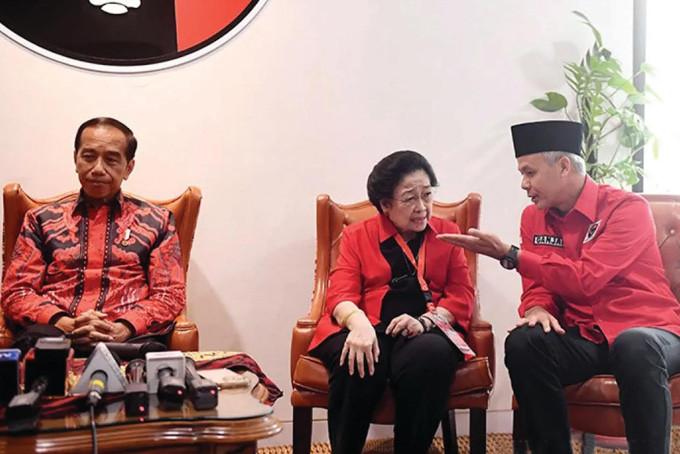 Retak Hubungan Keluarga Jokowi - PDIP Setelah Gibran Mencawapreskan Diri untuk Prabowo