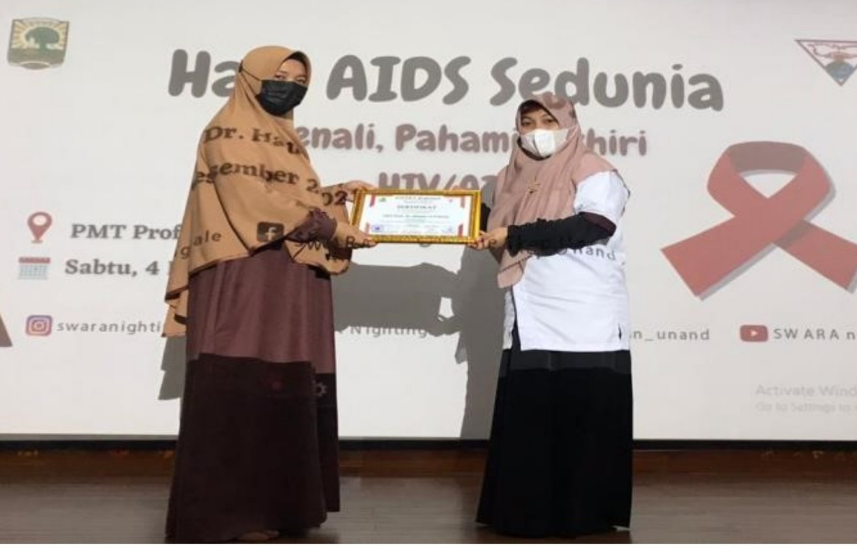 Fakultas Keperawatan Unand Beri Penyuluhan Bahaya HIV AIDS di SMA Prof. Hamka