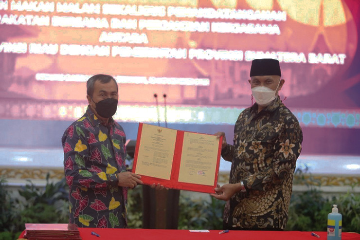Kesepakatan BA dan BM, Gubernur Sumbar dan Riau Teken MoU