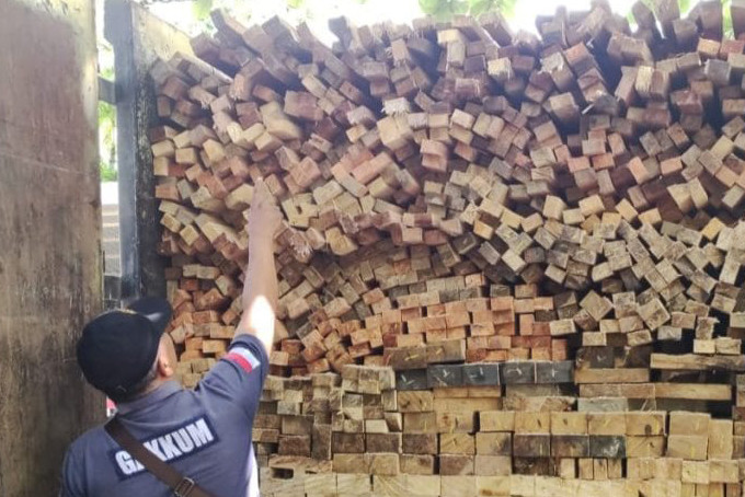 Eks Kayu Illegal Logging Dihibahkan untuk Pembangunan Masjid di Sijunjung