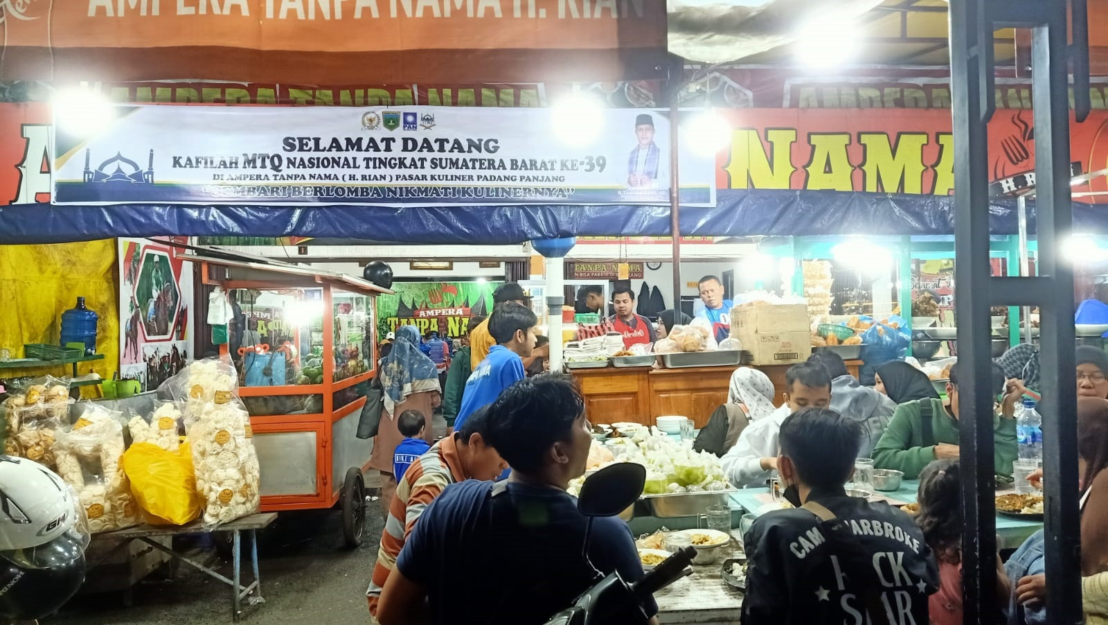Tamu-tamu MTQ Sumbar Nikmati Pasar Kuliner Padang Panjang