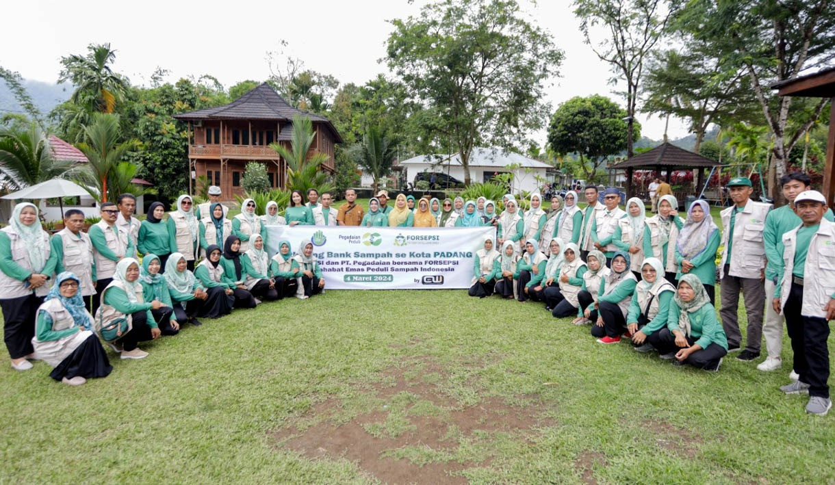 Pegadaian Gelar Gathering Bank Sampah Kota Padang