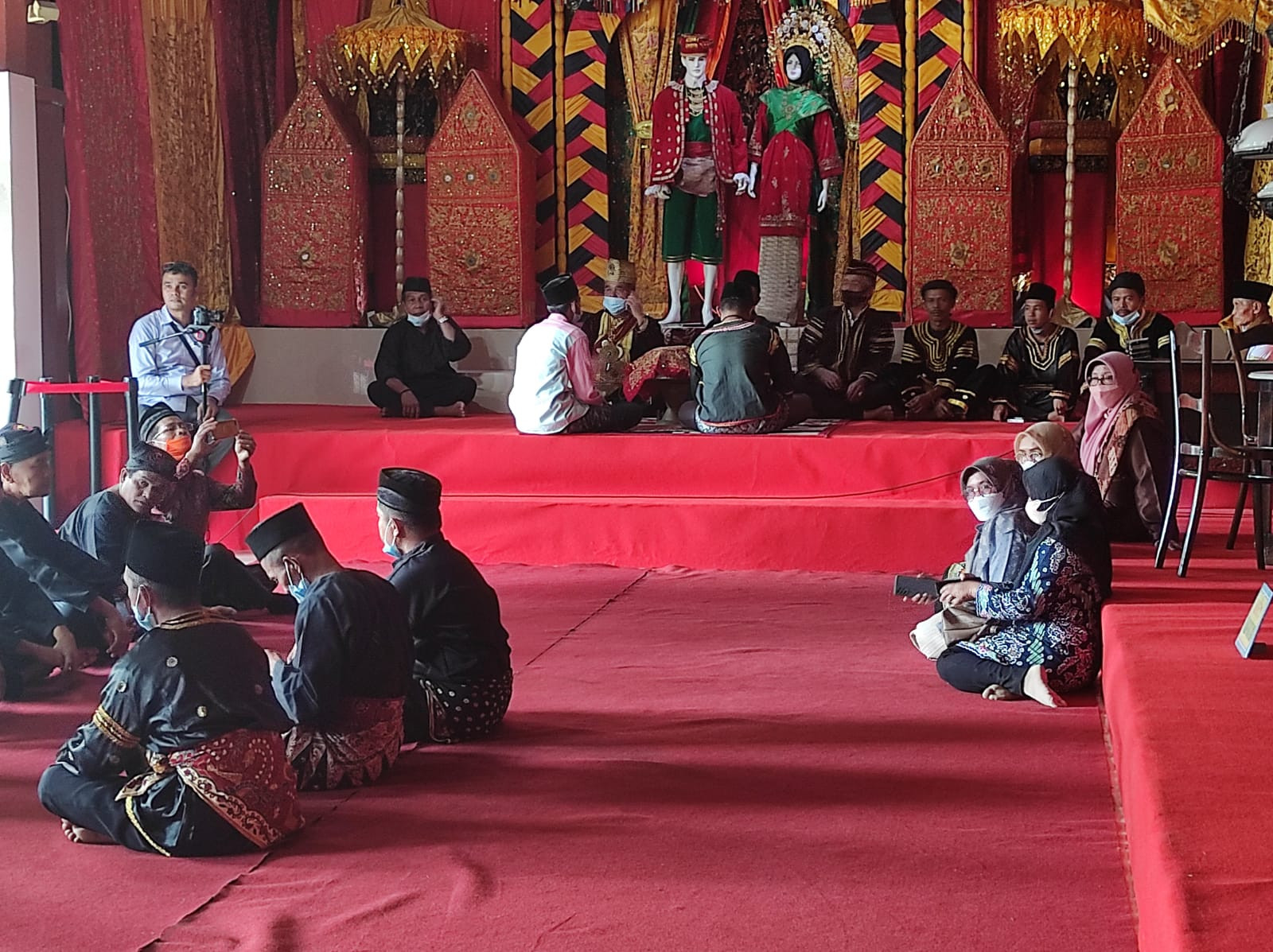 Prosesi Raja Jambu Lipo Menjalani Rantau Ditampilkan di Museum Adityawarman