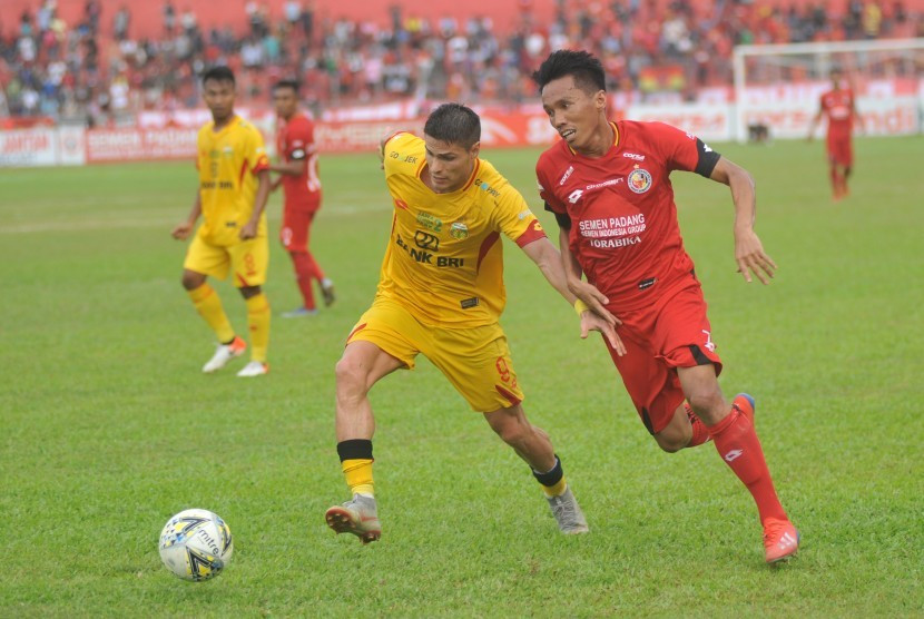 Manajemen Semen Padang FC Kembali Ikat Rudi Doang