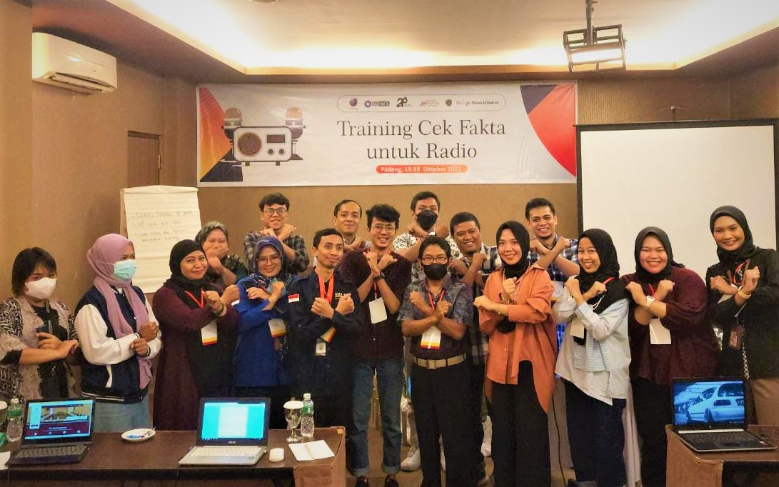 Harapkan Radio di Sumbar Kembali Berberita, AJI Padang Gelar Pelatihan Cek Fakta
