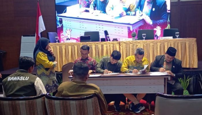 KPU Tanah Datar Ketok Palu, Saksi Richi-Donny Tak Tandatangani Berita Acara