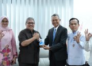 Bank Nagari Serahkan Kartu E-Toll untuk Anggota DPRD Sumbar