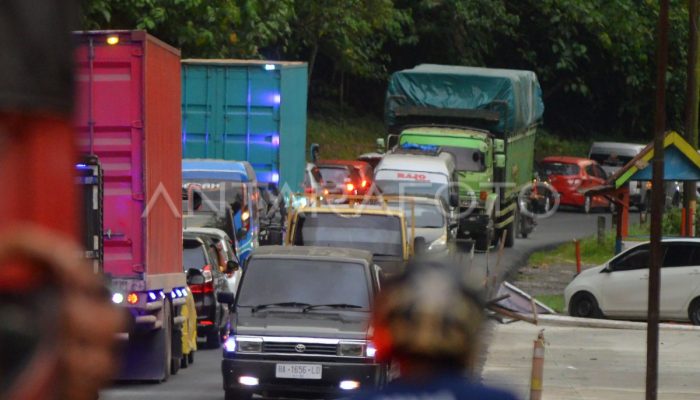 Truk Barang Dilarang Melintas Selama Libur Nataru di Jalanan  Sumbar