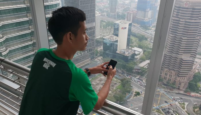 Melihat Keindahan Kuala Lumpur dari Lantai 86 Menara Petronas