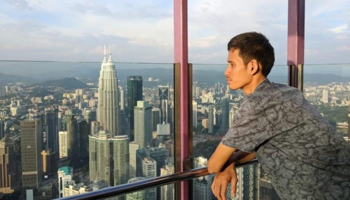 Memacu Adrenalin pada Ketinggian 300 Meter di Menara Kuala Lumpur