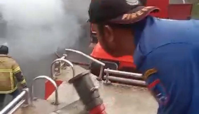 Satu Unit Kedai Semi Permanen di Taratak Padang Kampuang Payolinyam Payakumbuh Ludes Terbakar