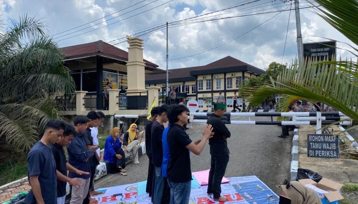 Demo Aliansi Mahasiswa Dharmasraya Tuntut Kapolres Dicopot