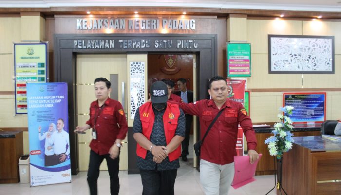 Sempat Dibebaskan, Mantan Wakepsek SMK PP Padang, Hendra Gusnedi Kembali ke Rutan