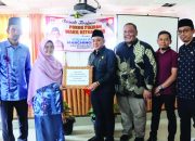 Beny Yusrial Serahkan Dana Pokir Berupa Hibah Alat Marching Band Untuk SD Islam Excellent Plus