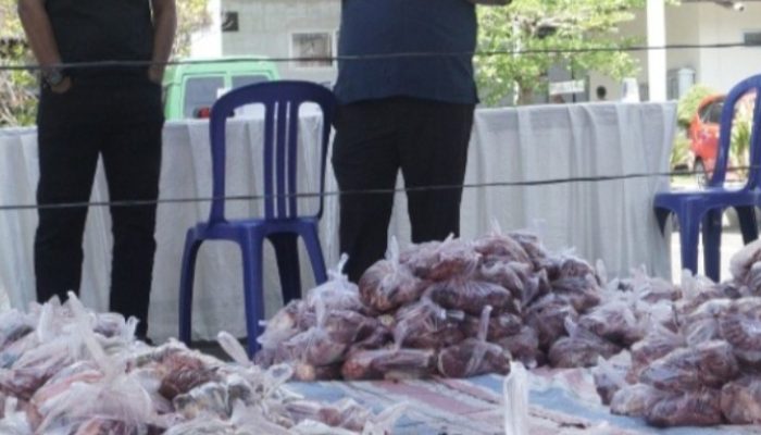 Kejati Sumbar Kurban 8 Ekor Sapi, Dagingnya Distribusikan ke Masyarakat