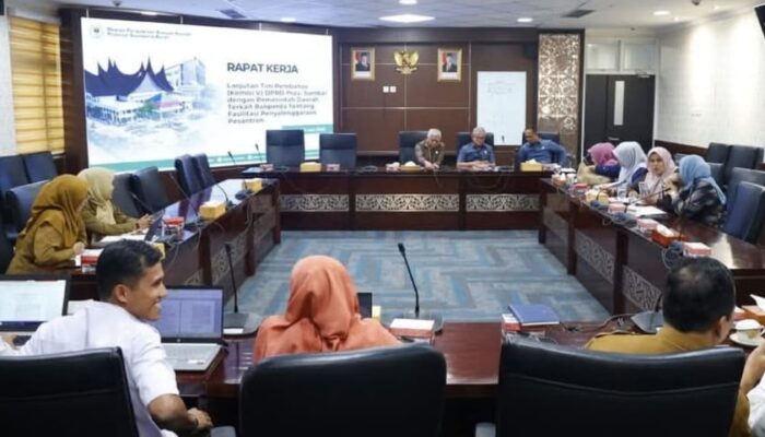 Bahas Ranperda Fasilitasi Penyelenggaraan Pesantren, Komisi V DPRD Sumbar Gelar Rapat Kerja Lanjutan