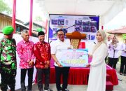 Lima Anggota DPRD Kota Bukittinggi Serahkan Bantuan Sosial RTLH