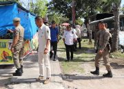 Satpol PP Padang Bongkar Bangunan Liar di Jalan Adinegoro