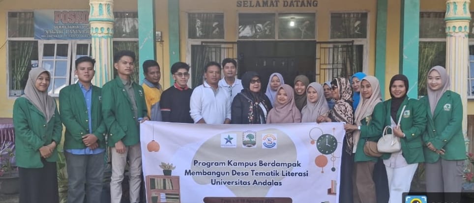 ENAM orang mahasiswa Unand yang akan menjalani KKN di TBM Taman Ilmu Abdoel Moeis Paninjauan Solok, usai bersilaturahmi dengan perangkat Nagari Paninjauan. HAN