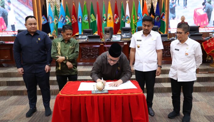 DPRD Sumbar dan Pemprov Sepakati Ranperda RPJMD 2025-2029 dan Ranperda Pertanggungjawaban APBD Tahun 2024 jadi Perda