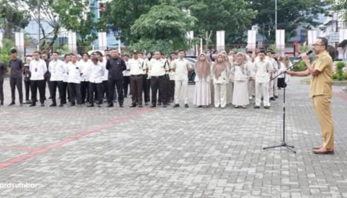 Pimpin Apel Pagi, Plt. Sekretaris DPRD Sumbar Maifrizon Ingatkan Pentingnya Budaya Disiplin