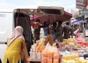 Satpol PP Tertibkan PKL Pasar Raya Barat Padang