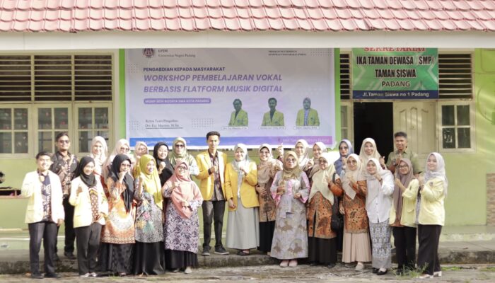 Pembelajaran Vokal dengan “Platform Musik Digital Musicca” di Kombel MGMP Seni Budaya Kota Padang