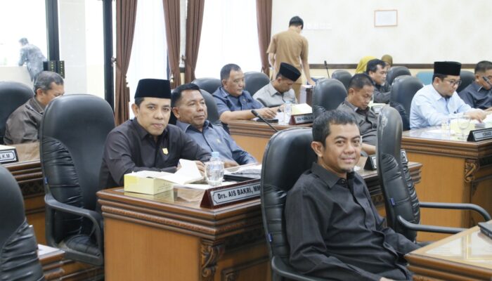 Wakil Bupati Agam Jawab Pertanyaan Fraksi Tentang Tatacara Penyelenggaraan Cadangan Pangan Pemda Agam