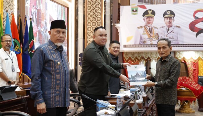 DPRD Sumbar Gelar Rapat Paripurna Penyampaian Pandangan Umum Fraksi-Fraksi Terhadap Ranperda APBD 2026