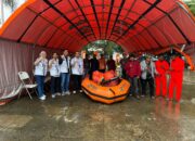 Tanggap Bencana, BRI Peduli Serahkan Bantuan Perahu Karet untuk Evakuasi Korban di Padang