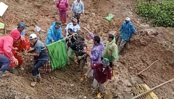 Bantu Evakuasi Korban Longsor di Jembatan Kembar Silaiang Bawah, Dua Personel TNI AD Hilang Kontak dan Seorang Ditemukan Tewas