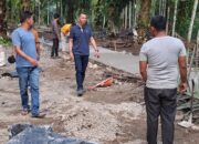 Pastikan Sesuai Perencanaan, Anggota DPRD Sumbar Ali Muda Tinjau Pembangunan Jalan Lingkung di Jorong Tanah Datar Pasbar