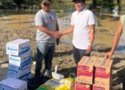 Akses Jalan Darat Lumpuh, Anggota DPRD Sumbar Ridwan Dt Tumbijo Manfaatkan Jalur Laut Antar Bantuan ke Labuhan