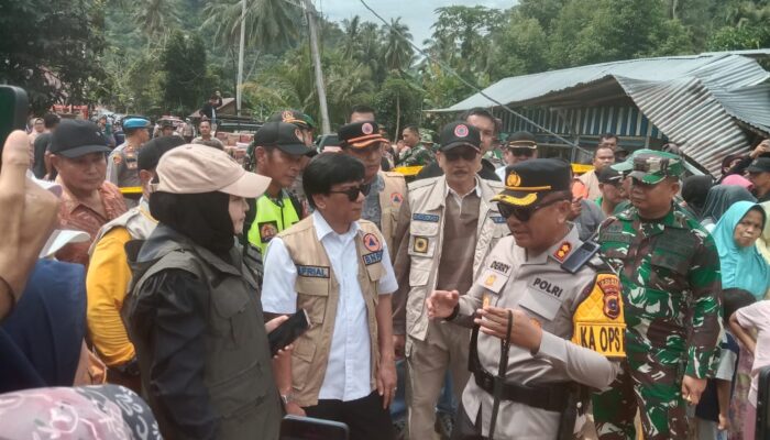 Bupati Pesisir Selatan Bersama Direktur Rehab Rekon BNPB Jalan Putus Nagari Koto Ranah