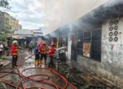 Di Tengah Cuaca Esktrem, 4 Petak Kontrakan di Padang Terbakar