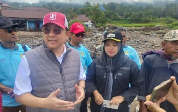 Senator Irman Gusman Jenguk Korban Bencana Alam Agam