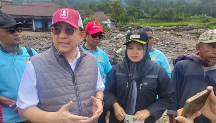 Senator Irman Gusman Jenguk Korban Bencana Alam Agam